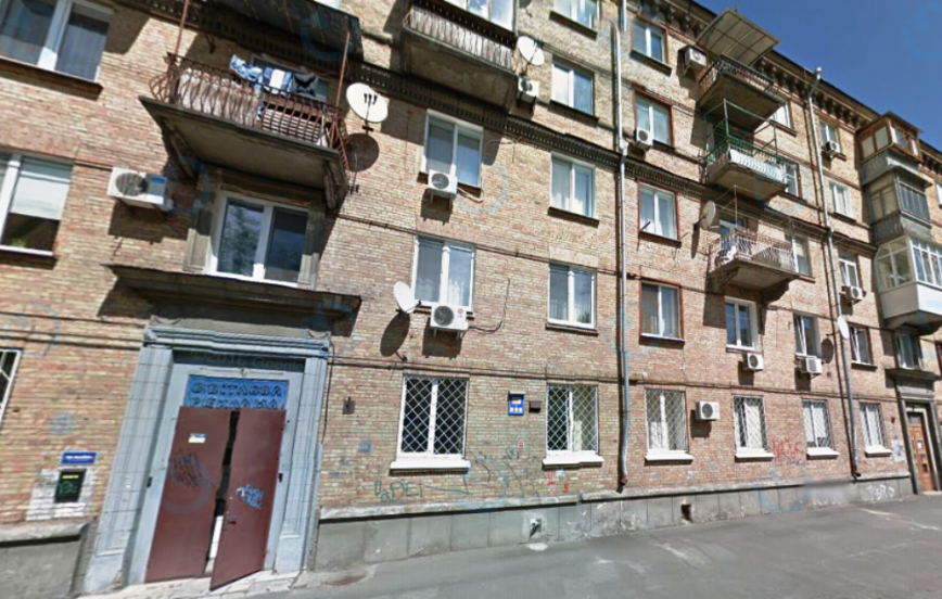 Почайнинська, 52