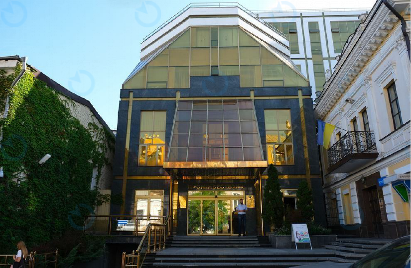 Софіївська, 9