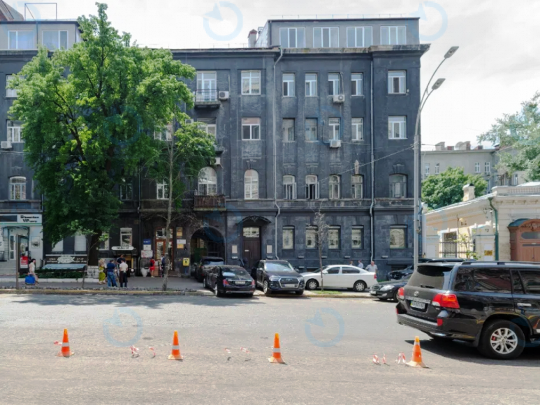 Інститутська, 14