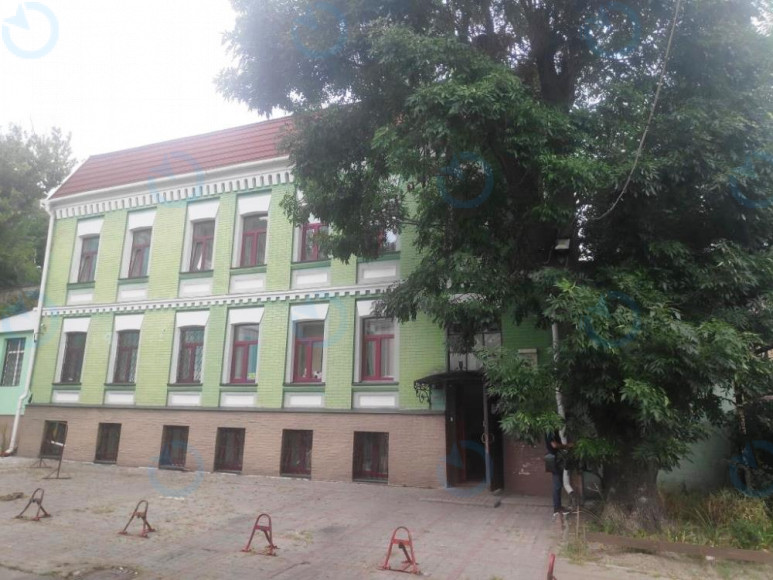 Кирилівська, 13