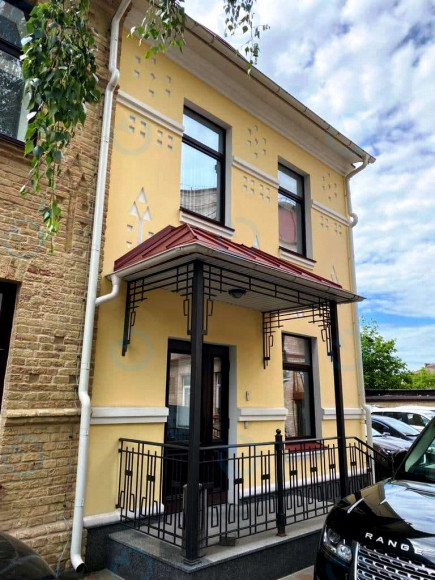 Кудрявська, 9