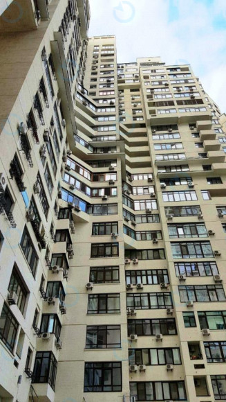 Коновальця, 44А