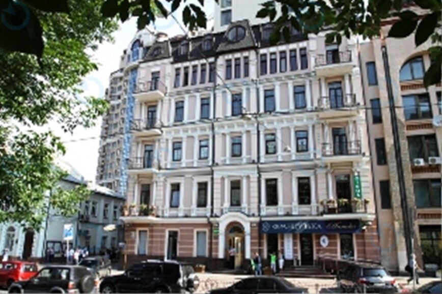 Хмельницького, 56