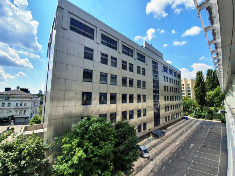 Лейпцизька 15 (I черга)