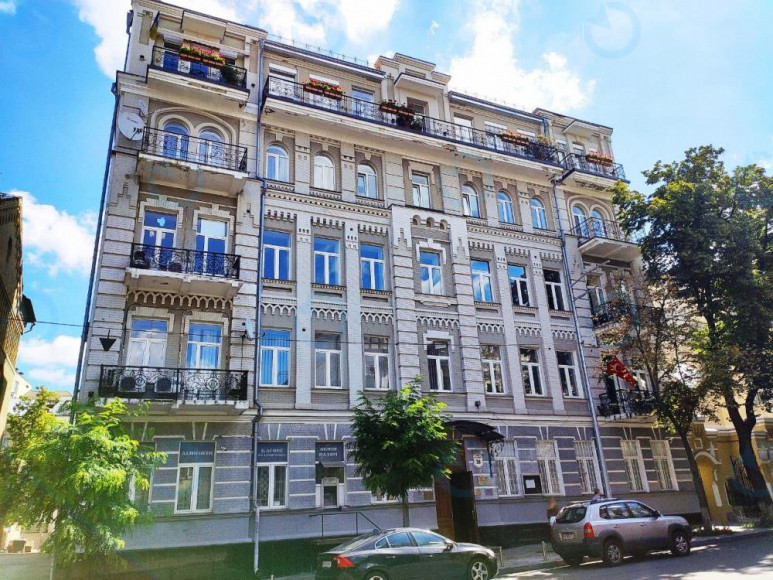 Ярославів Вал, 38