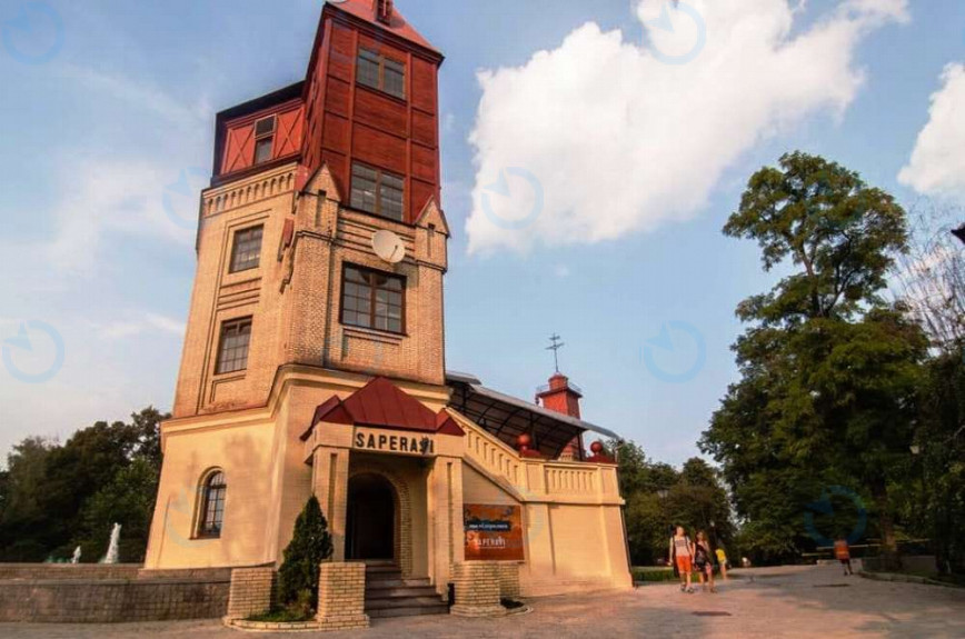 Грушевського, 1в