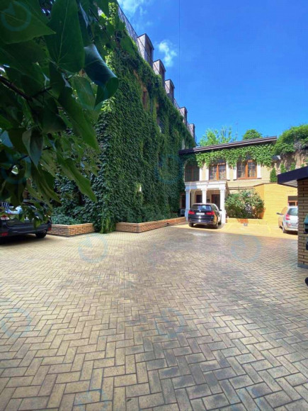 Жилянська, 72А