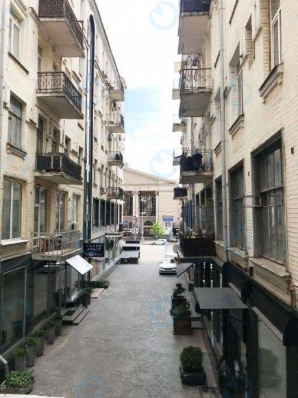 Велика Васильківська, 18