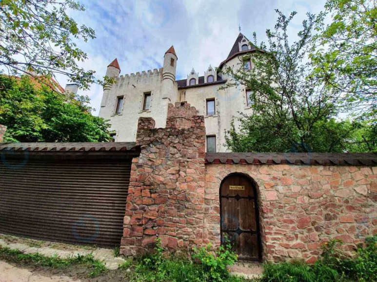 Малоземельна, 16