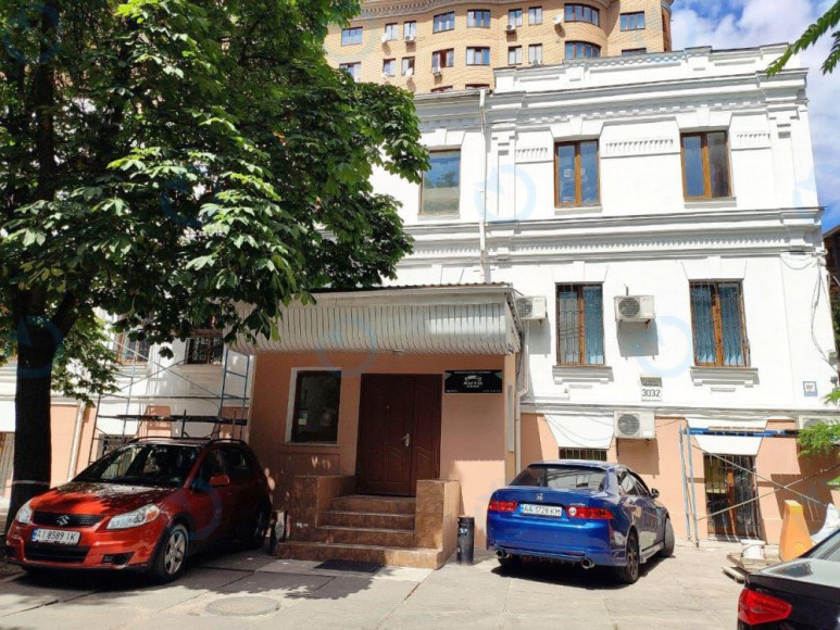 Жилянська, 30-32