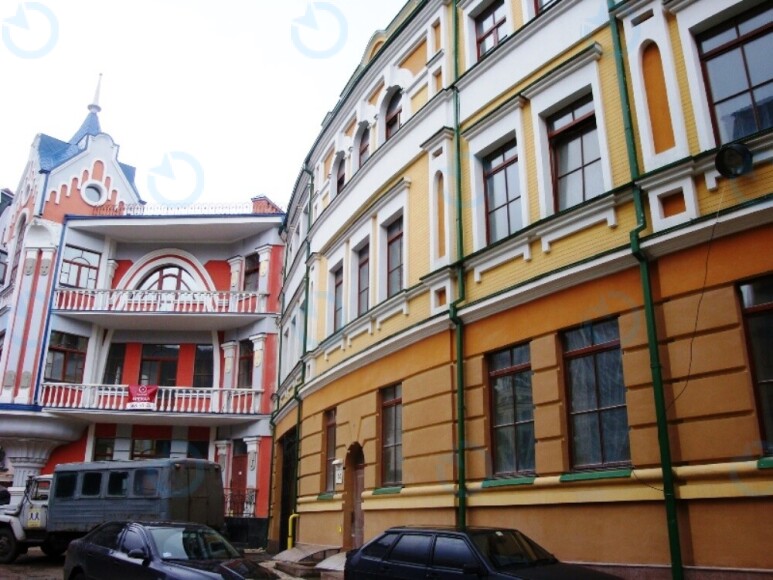 Воздвиженська, 44