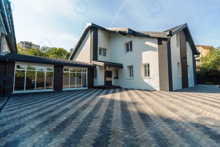 Лютневий пров.