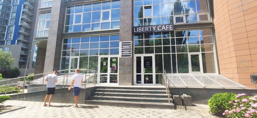 THE RESIDENT - фото 4