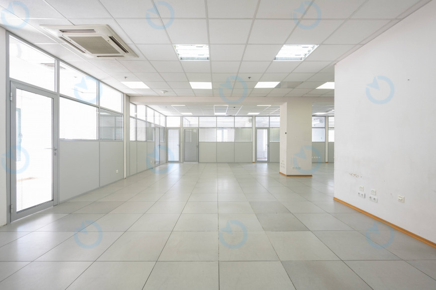 Оренда офісу 840 м.кв 3 поверх Бандери, 26