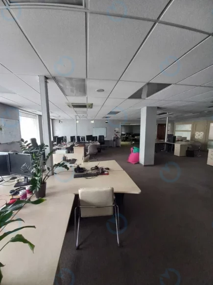 Оренда офісу 460 м.кв 1 поверх Дегтярівська, 33Б