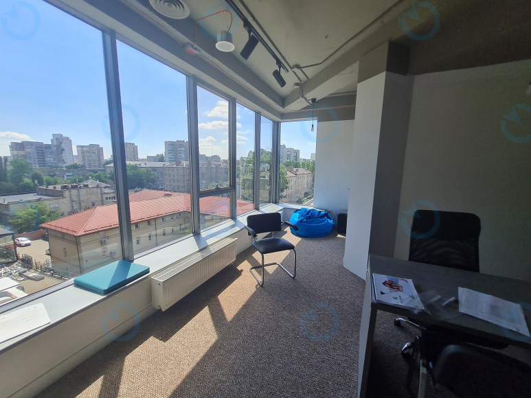 Оренда офісу 742 м.кв 3-5 поверх Космополіт