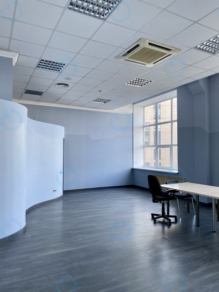 Оренда офісу 237 м.кв 4 поверх Сурікова, 3а