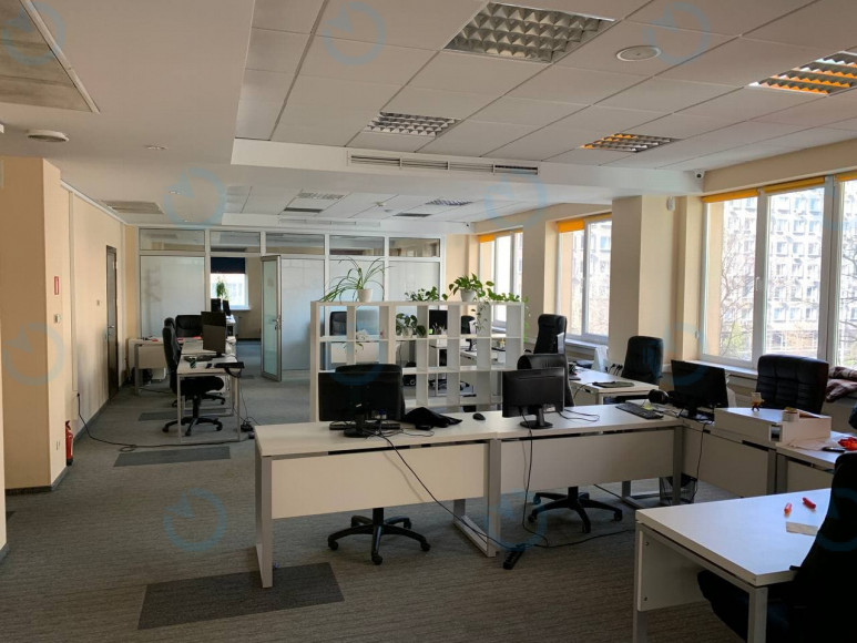 Оренда офісу 537 м.кв 4 поверх Карат