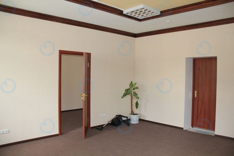 Продаж офісу 1500 м.кв 1 поверх Червоноткацька, 48