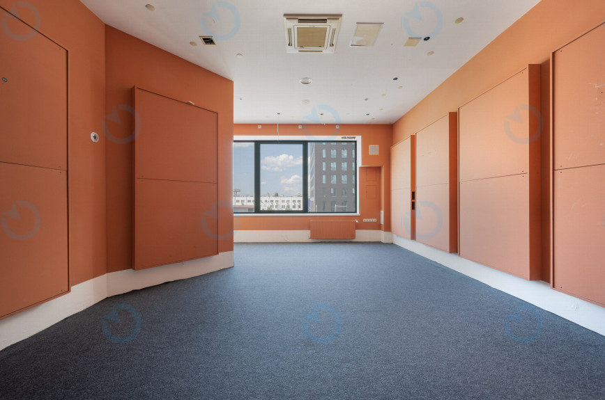 Оренда офісу 255 м.кв 2 поверх Бандери, 26