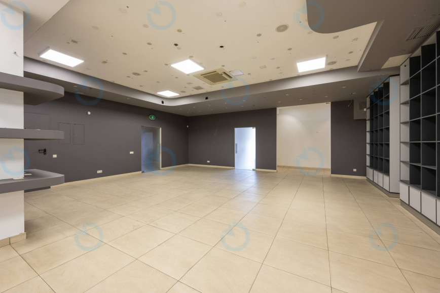 Оренда офісу 720 м.кв 2 поверх Бандери, 26