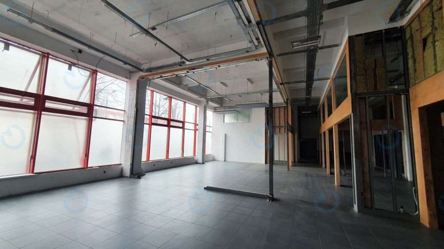 Оренда офісу 265 м.кв 1 поверх Бандери, 21