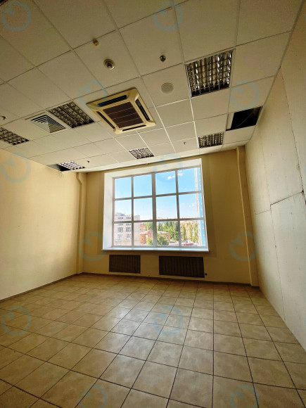 Оренда офісу 630 м.кв 3 поверх Сурікова, 3а
