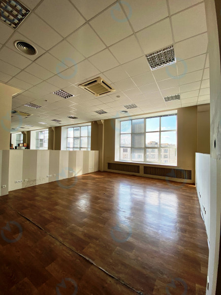 Оренда офісу 376 м.кв 4 поверх Сурікова, 3а