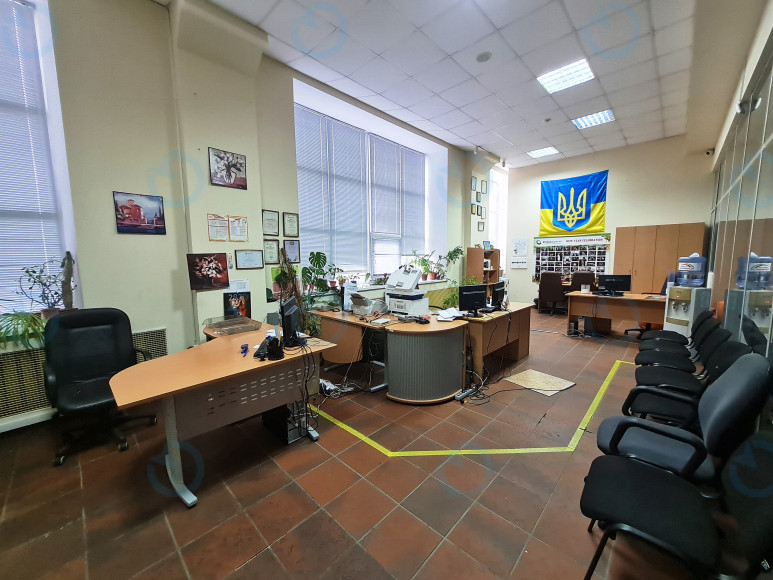 Оренда офісу 64 м.кв 4 поверх Сурікова, 3а