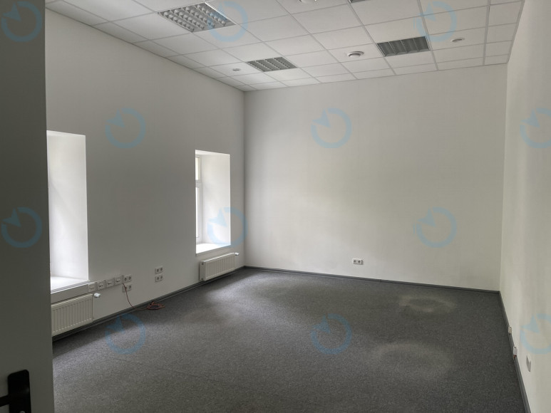 Оренда офісу 99 м.кв 2 поверх Форум Б7